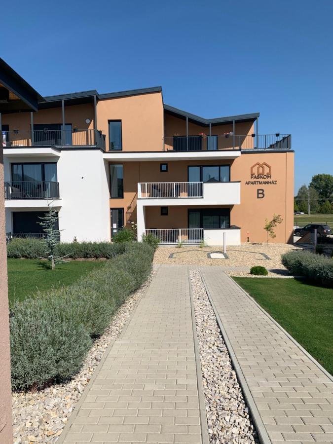 Paskom Apartmanház Nyergesujfalu Exteriér fotografie