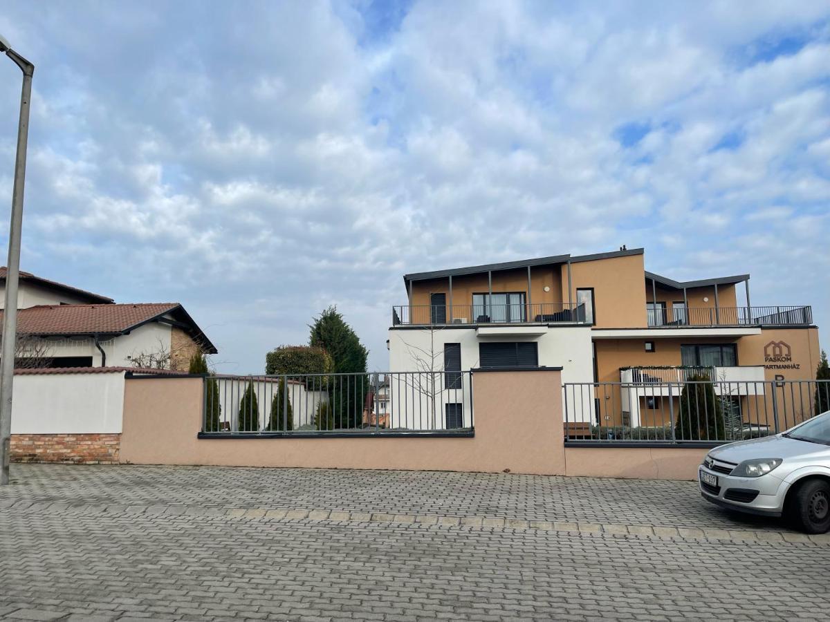 Paskom Apartmanház Nyergesujfalu Exteriér fotografie